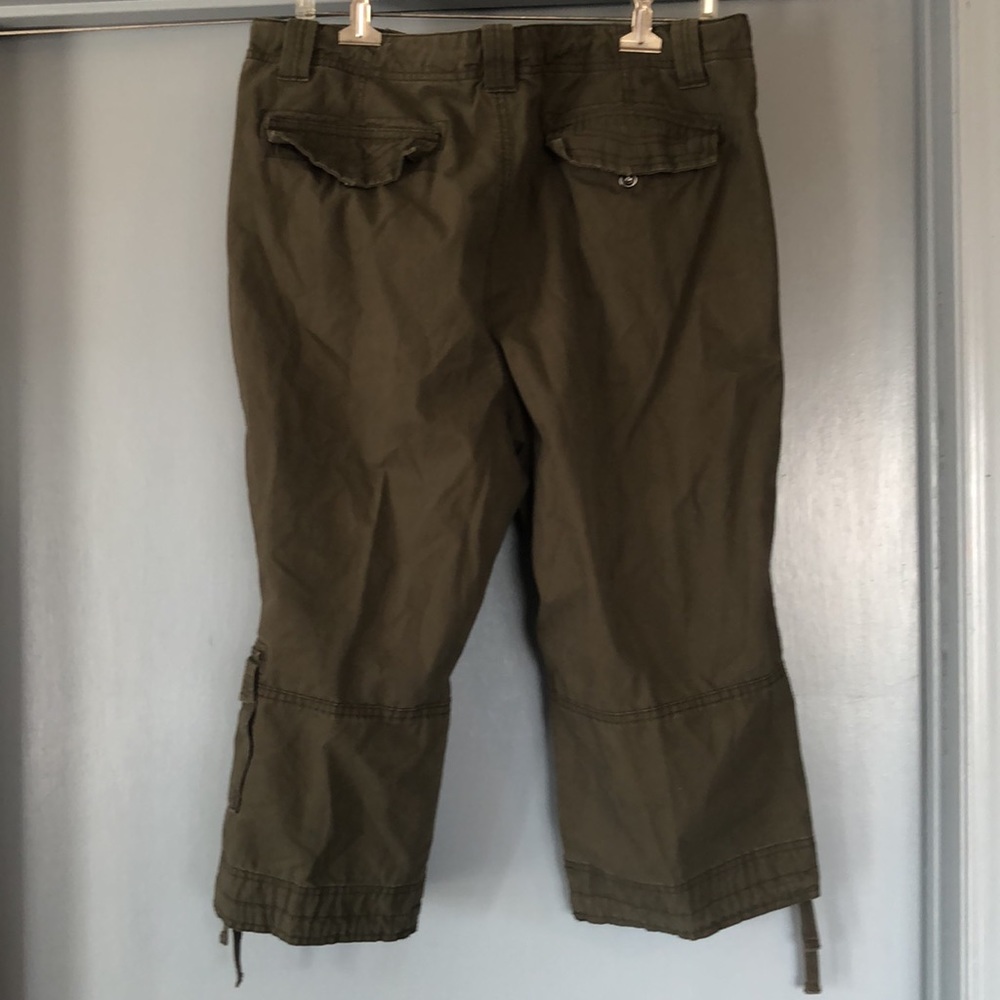 Eddie Bauer Women's Size 16 green Khaki Cargo Capri Pants Hiking Outdoor pockets - Picture 2 of 5